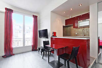 Studio meublé n°10810008 28 m² Champs-Elysées 2 060 € /mois 1 650 € /mois Disponible à partir du 24-07-2026 Paris 8°
