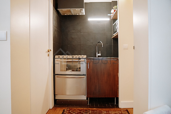 Belle cuisineouverte sur le séjour avec du parquet au sol