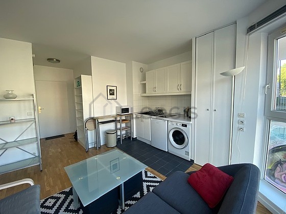Salon de 19m² avec du parquet au sol