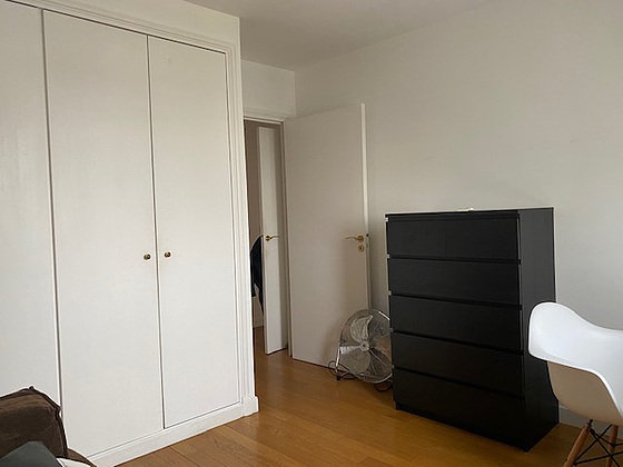 Very bright bedroom equipped with desk, wardrobe, cupboard, 1 chair(s)