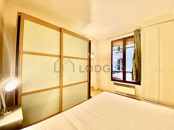 Quiet bedroom for 2 persons equipped with 1 bed(s) of 140cm