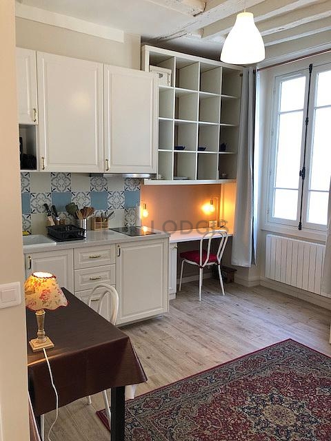 Kitchen of 1m² with linoleum floor