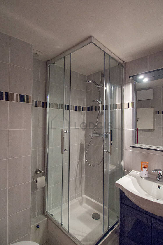 Beautiful bathroom with tile floor