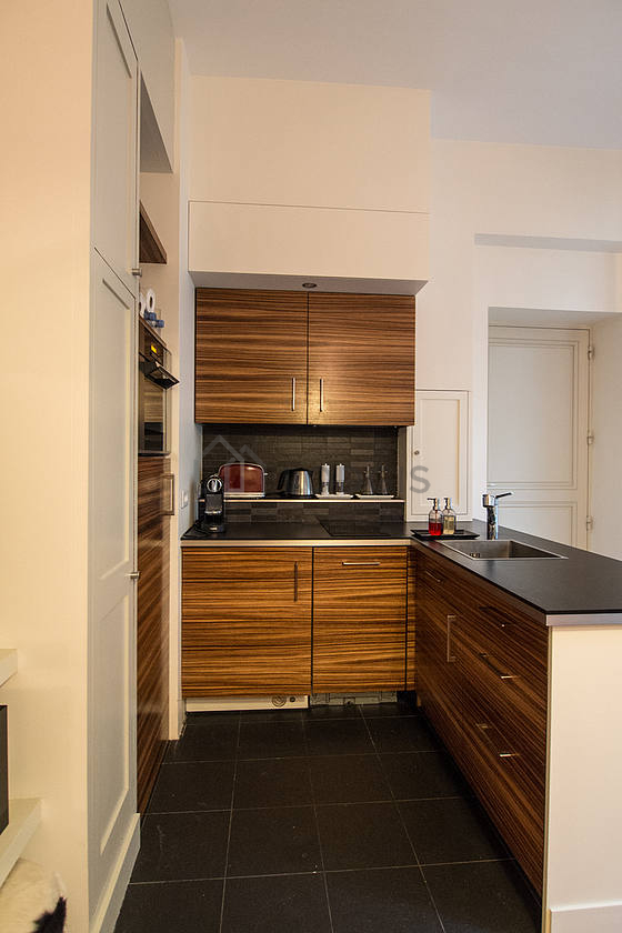 Kitchen equipped with washing machine, dryer, refrigerator, extractor hood
