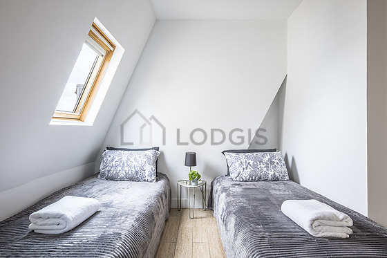 Salon avec du parquet au sol