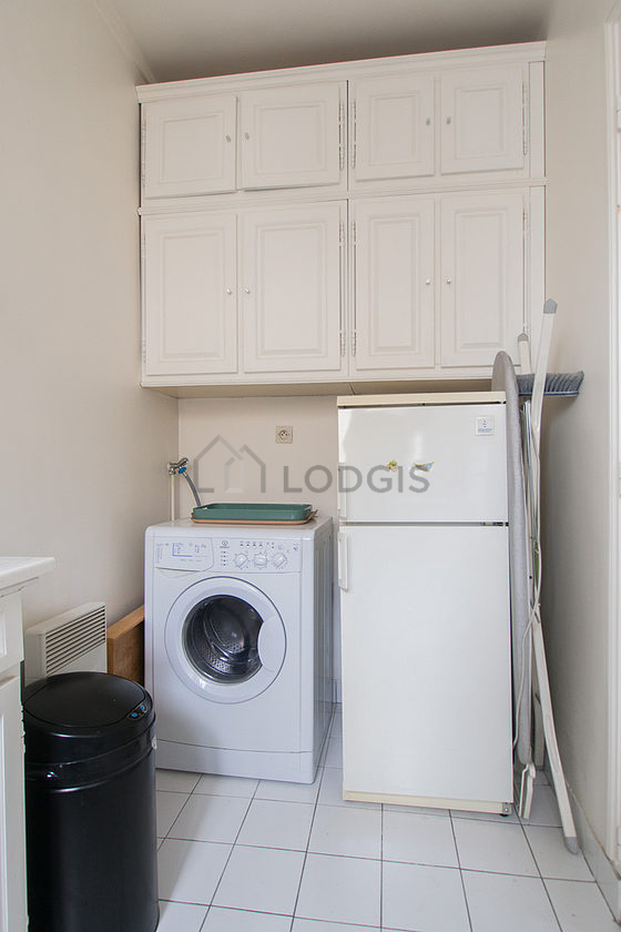 Kitchen equipped with washing machine, dryer, refrigerator, extractor hood
