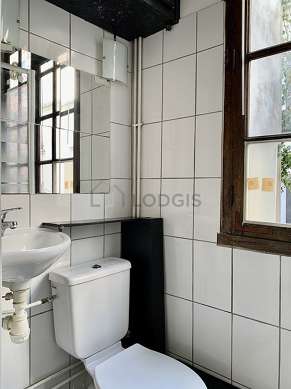 Beautiful and bright bathroom with windows and with tile floor