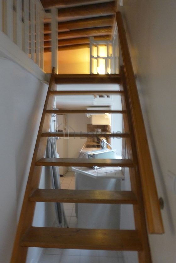 Belle mezzanine équipée de placard