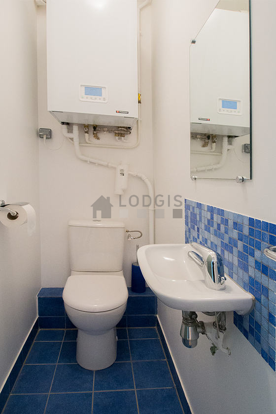 Toilettes indépendantes de la salle d'eau