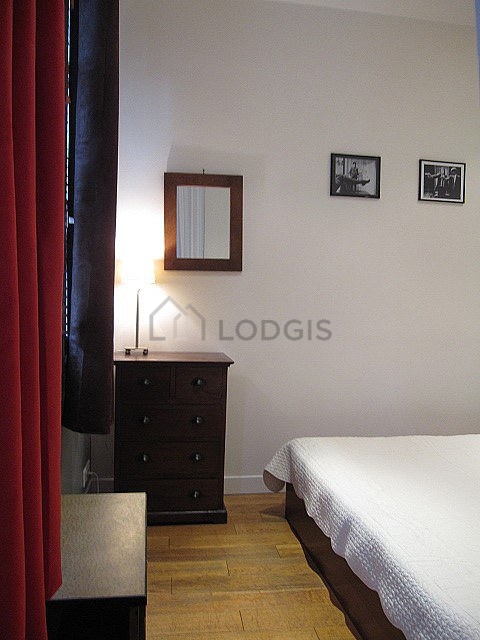 Chambre avec fenêtres double vitrage