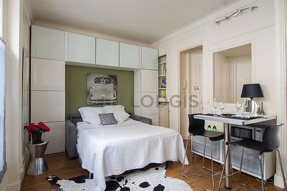 Beautiful bright sitting room of an apartment in Paris