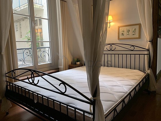 Chambre équipée de penderie, placard