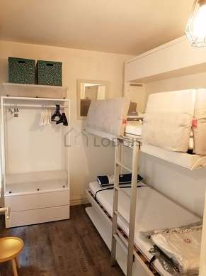 Quiet bedroom for 1 persons equipped with 1 pullout bed(s) of 90cm