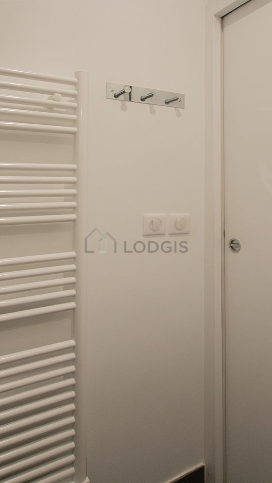Bathroom equipped with bath towels