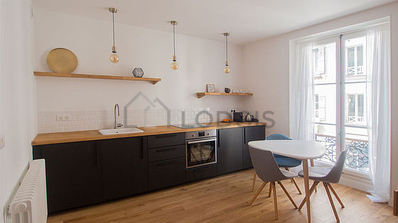 Magnifique cuisineouverte sur le séjour avec du parquet au sol