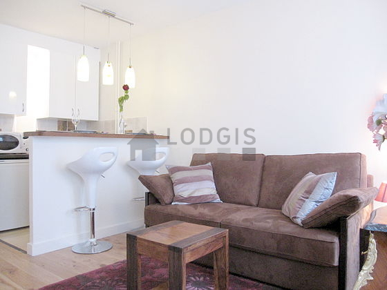 Séjour calme équipé de 1 canapé(s) lit(s) de 140cm, télé, chaine hifi