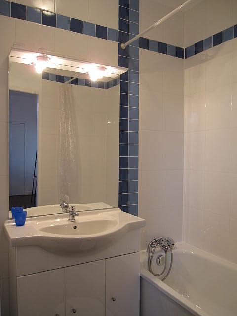 Beautiful and bright bathroom with tile floor