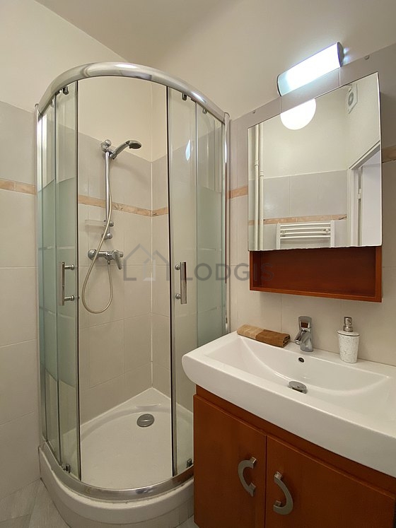 Beautiful bathroom with tile floor
