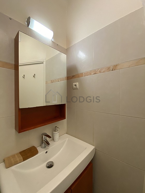 Bathroom equipped with bath towels