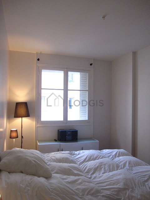 Quiet bedroom for 2 persons equipped with 1 bed(s) of 160cm