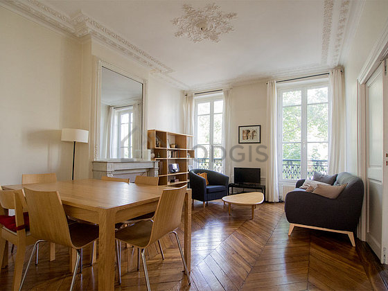 Séjour calme équipé de télé, chaine hifi, 2 fauteuil(s), 4 chaise(s)