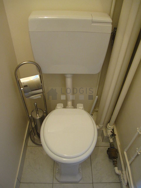 Toilettes indépendantes de la salle d'eau
