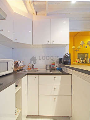 Beautiful kitchen of 2m² with linoleumfloor