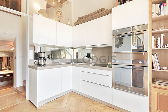 Magnifique cuisine de 4m² avec du parquet au sol