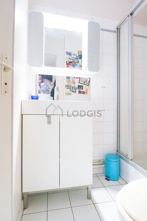 Bathroom equipped with bath towels