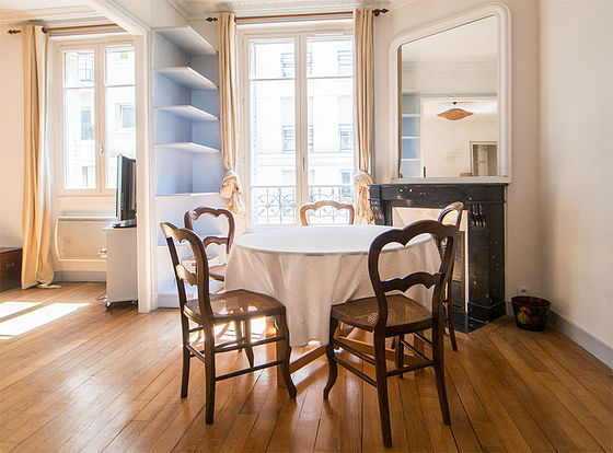 Dining room equipped with dining table, closet