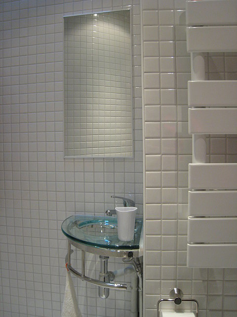 Beautiful and bright bathroom with tile floor
