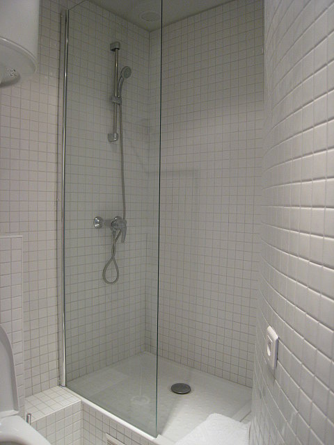 Bathroom equipped with bath towels