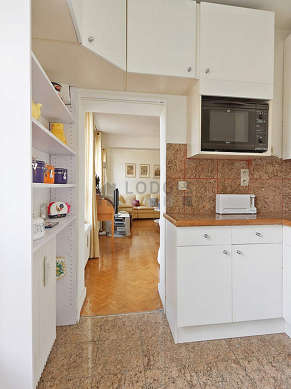 Beautiful kitchen of 4m²opens on the living room with tilefloor