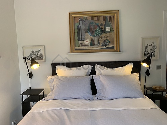 Chambre de 10m² avec du coco au sol