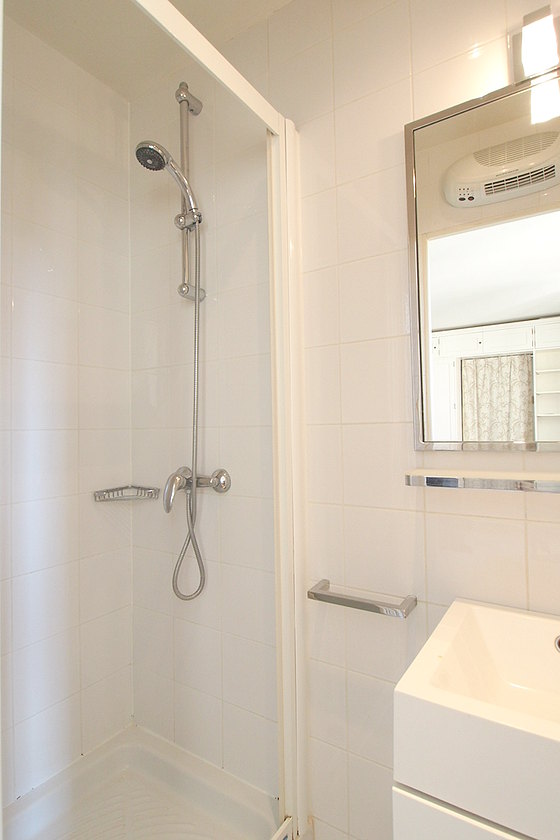 Beautiful bathroom with tile floor