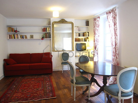 Séjour équipé de 1 canapé(s) lit(s) de 160cm, télé, lecteur de dvd, commode