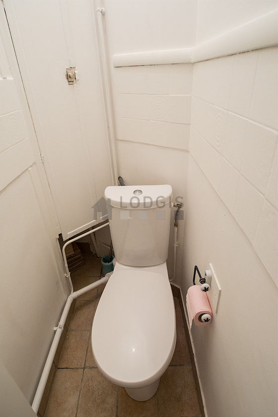 Toilettes indépendantes de la salle d'eau