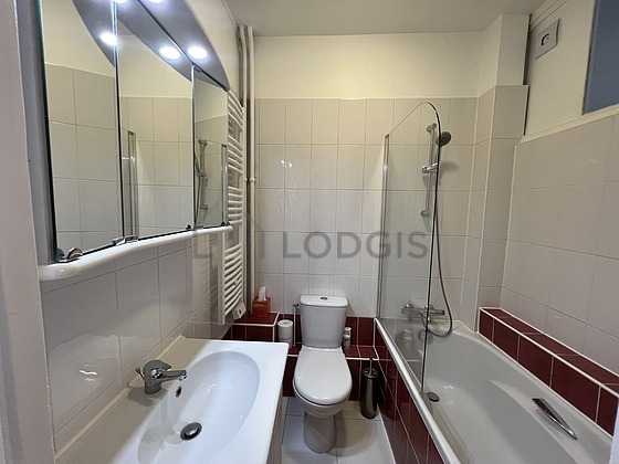 Beautiful bathroom with tile floor