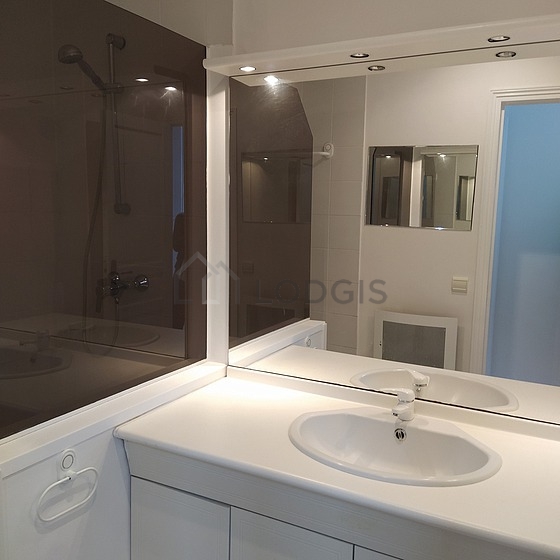 Beautiful bathroom with tile floor
