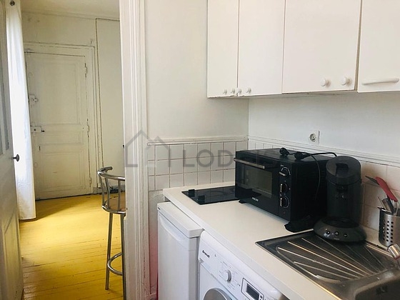 Kitchen of 3m² with tile floor
