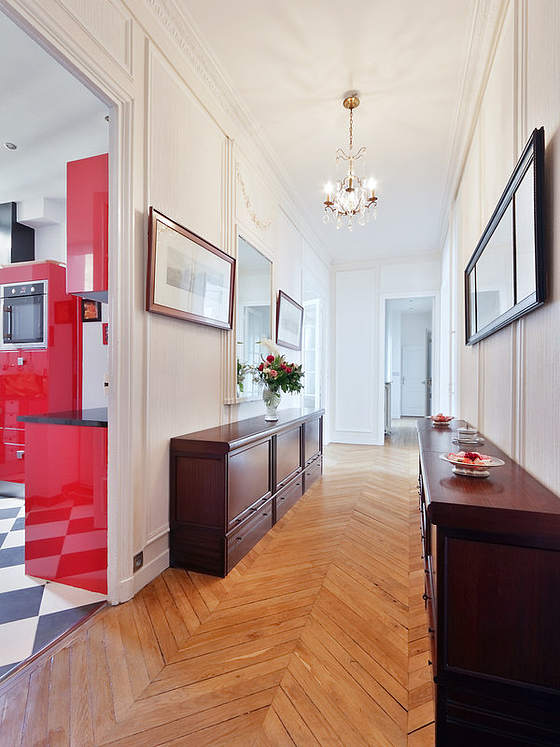 Très belle entrée avec du parquet au sol