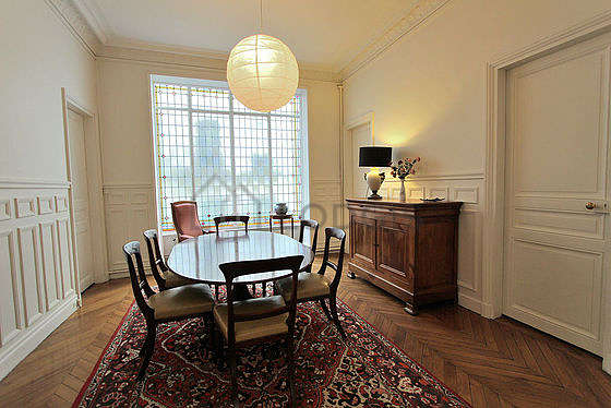 Great dining room with woodenfloor for 6 person(s)