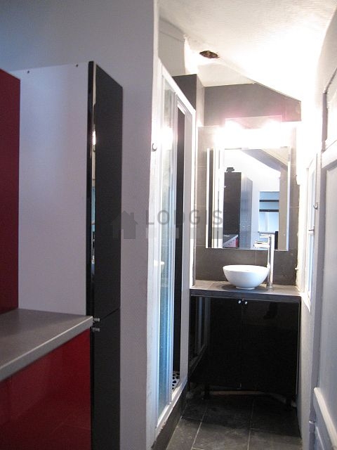 Pleasant bathroom with tile floor