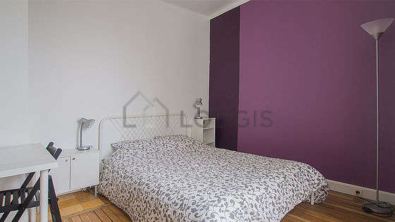 Bright bedroom equipped with desk, wardrobe, 1 chair(s)