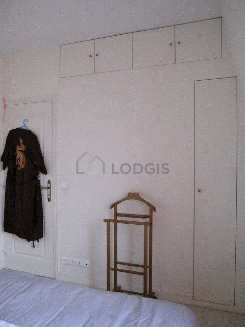 Bedroom with the carpeting floor