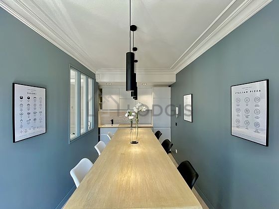 Magnifique cuisineouverte sur le séjour avec du parquet au sol