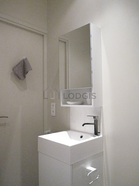 Beautiful and bright bathroom with tile floor