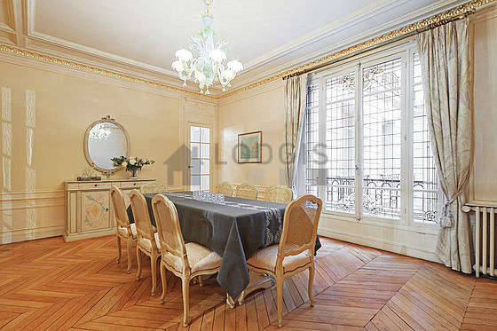 Great dining room with woodenfloor for 8 person(s)