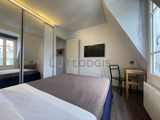 Very quiet bedroom for 2 persons equipped with 1 bed(s) of 140cm
