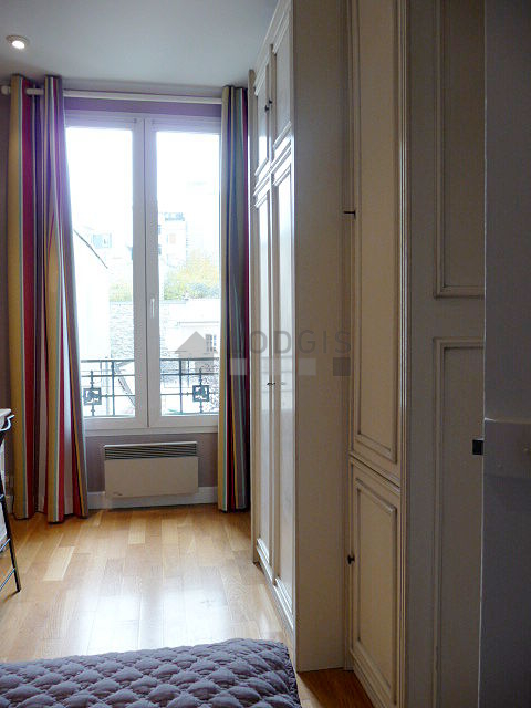 Chambre pour 2 personnes équipée de 1 lit(s) armoire de 140cm